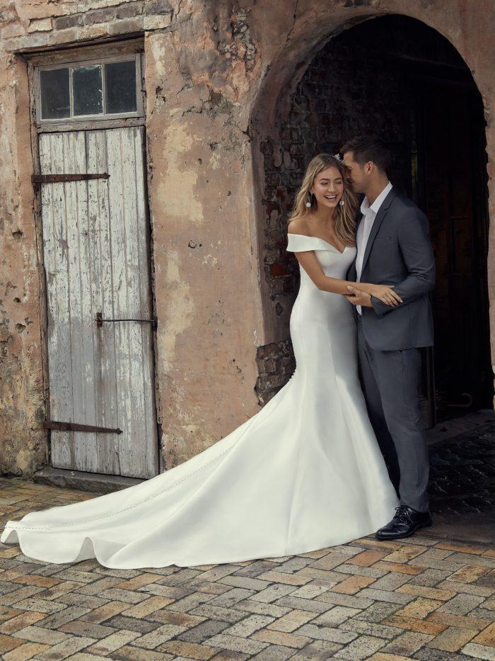 Có nên mua váy cưới hay không?