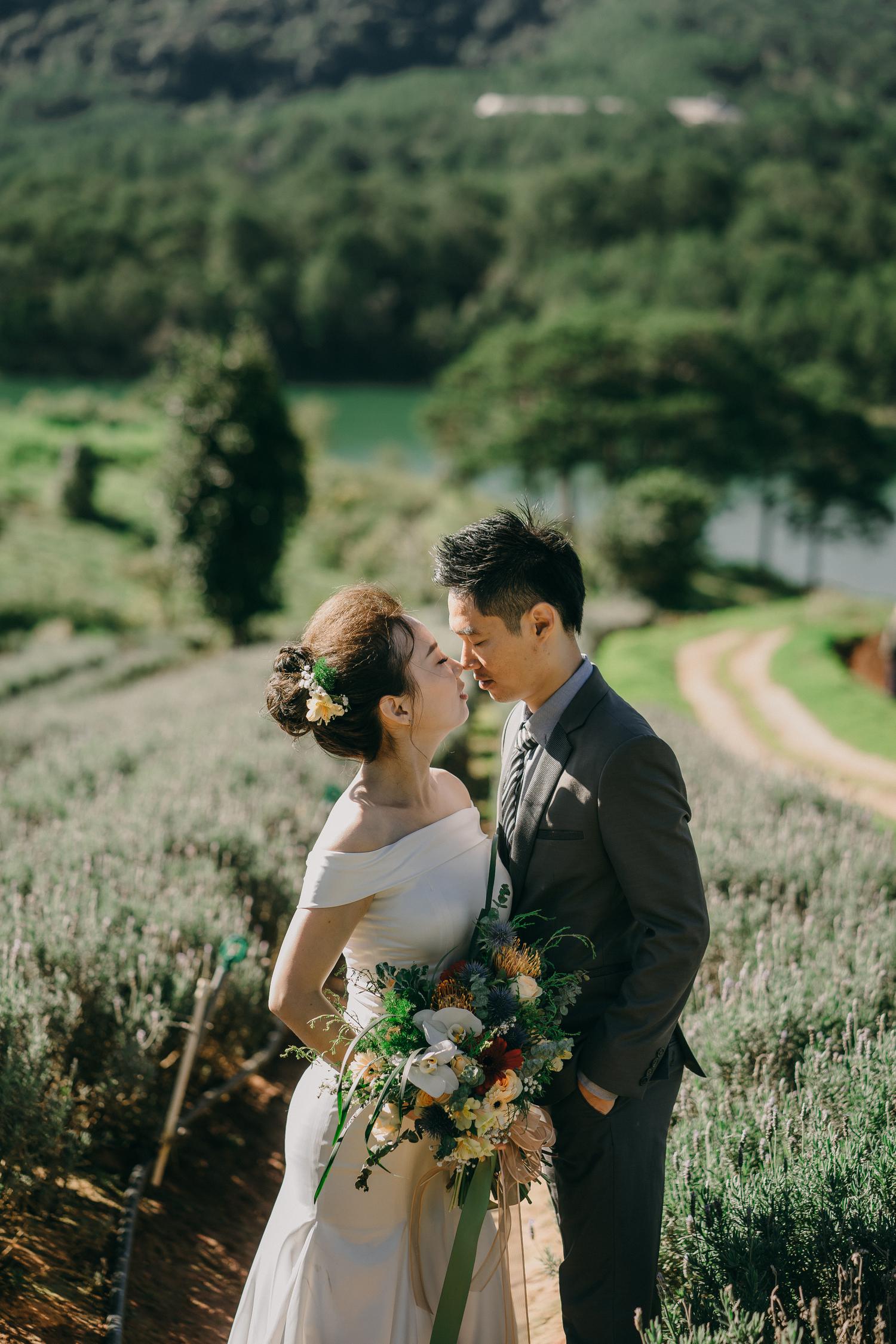 Chụp ảnh cưới để cổng nên chụp trong studio hay ngoại cảnh?